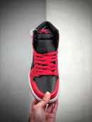 Nike Air Jordan 1 Mid Bred