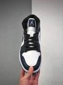 Nike Air Jordan 1 MID AJ1
