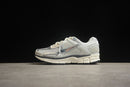 Tênis Nike Zoom Vomero 5 Prata