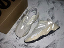 Tênis Adidas Yeezy Boost 700