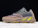 Tênis Adidas Yeezy Boost 700