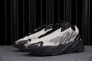Tênis Adidas Yeezy Boost 700