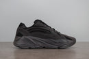 Tênis Adidas Yeezy Boost 700