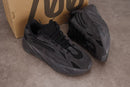 Tênis Adidas Yeezy Boost 700