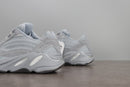 Tênis Adidas Yeezy Boost 700