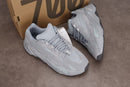 Tênis Adidas Yeezy Boost 700