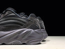 Tênis Adidas Yeezy Boost 700
