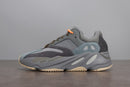 Tênis Adidas Yeezy Boost 700