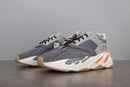 Tênis Adidas Yeezy Boost 700