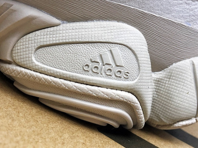 Tênis Adidas Yeezy Boost 500