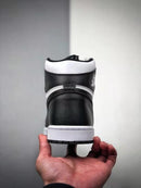 Air Jordan 1 Retro High OG Preto e Branco