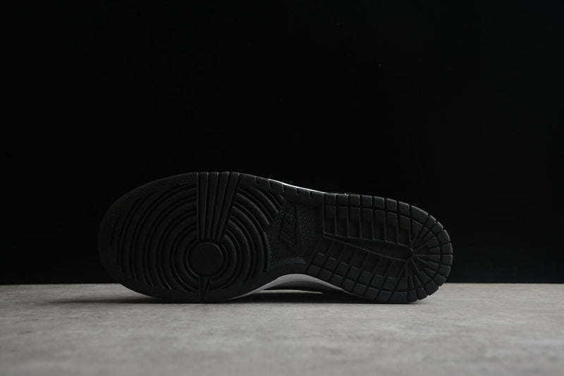 Nike Dunk Low Panda SB