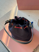 Bolsa Miu Miu - mini nécessaire em gabardine