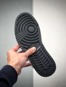 Air Jordan 1 Retro High OG Preto e Branco