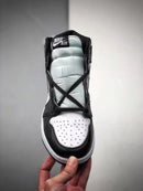 Air Jordan 1 Retro High OG Preto e Branco