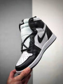 Air Jordan 1 Retro High OG Preto e Branco