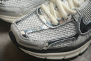 Tênis Nike Zoom Vomero 5 Prata