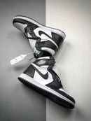 Air Jordan 1 Retro High OG Preto e Branco