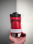 Nike Air Jordan 1 Mid Bred