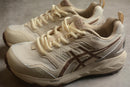 Tênis Asics Gel Nimbus 26 - Bege