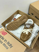 Tênis New Balance x Miu Miu
