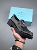 Tênis Prada triangular Loafer