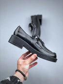Tênis Prada triangular Loafer